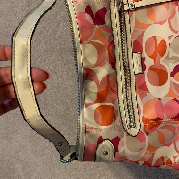 Coach purse with crossbody strap attachment - Picture 3 of 8